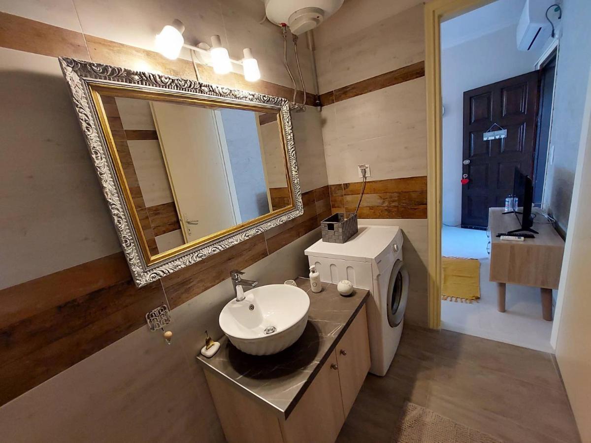 Anatoli Apartment *